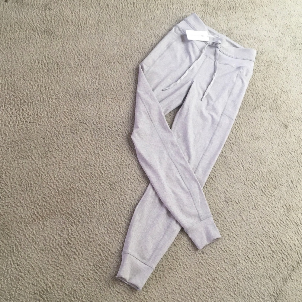 TRAVIS MATHEWS/“MOVEKNIT TIE LEGGINGS IN LIGHT HEATHER GREY/NWT